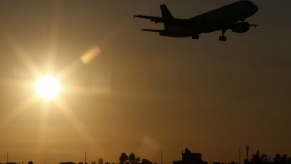Руски пътнически самолет изчезна от радарите (ОБНОВЯВА СЕ) | StandartNews.com