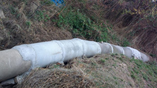 Спукан тръбопровод край Нова Загора, изтича гориво
