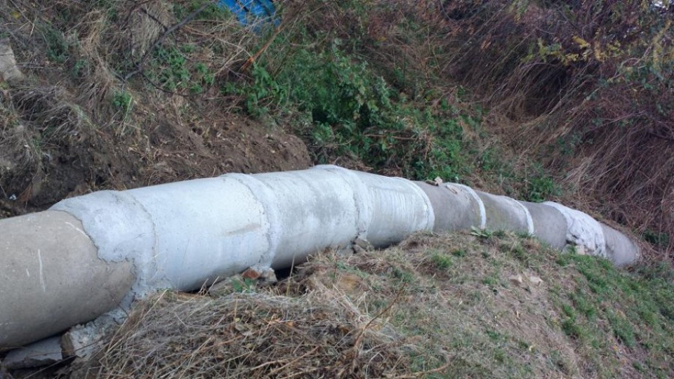 Спукан тръбопровод край Нова Загора, изтича гориво | StandartNews.com