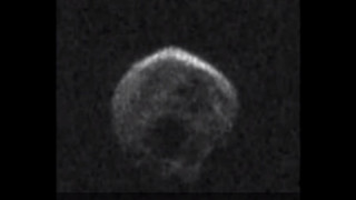 Астероид като зловещ череп мина над Земята (ВИДЕО)