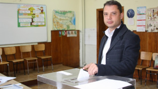 Делян Добрев гласува на балотажа за свободния дух