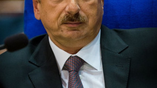 Алиев остава на власт в Баку