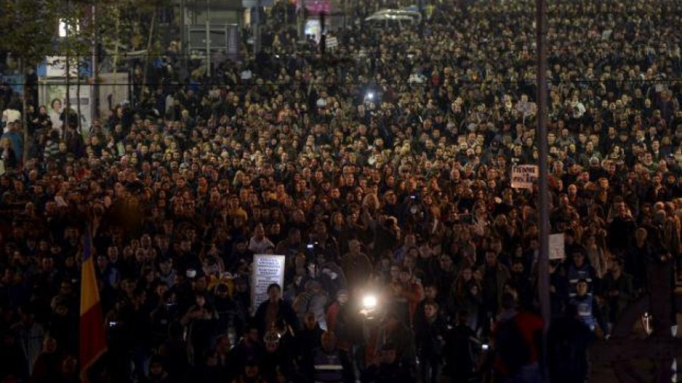 Хиляди румънци на протест в Букурещ | StandartNews.com