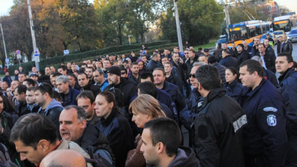 Втора вечер на полицейски протести в столицата | StandartNews.com