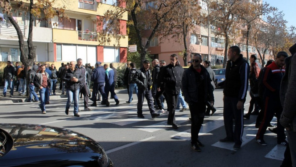 Полицейски флашмоб спря колите пред ОД МВР – Благоевград | StandartNews.com