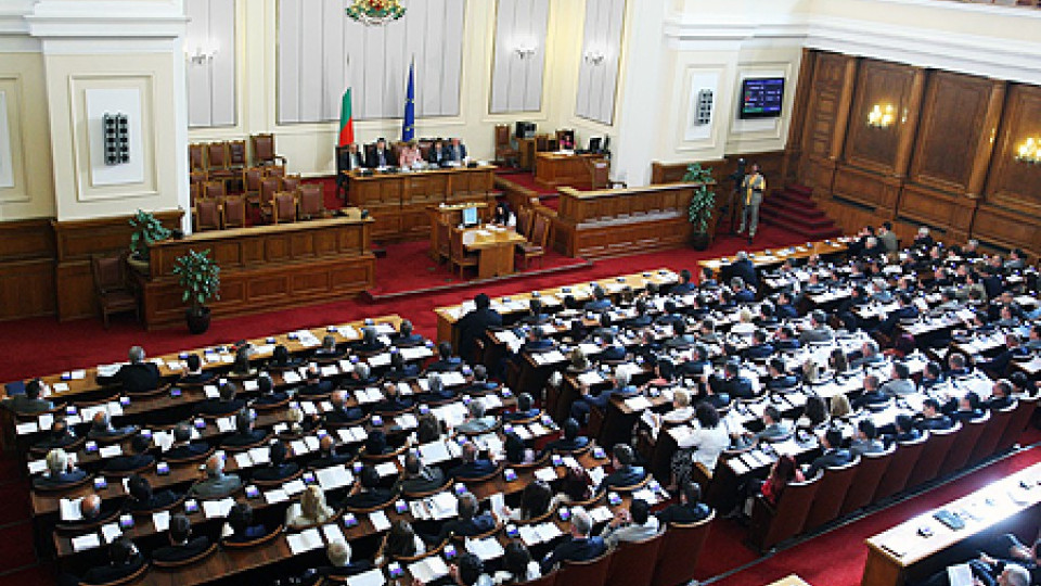 Депутати напуснаха парламента след като станаха кметове | StandartNews.com