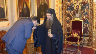 Иван Тотев целуна ръка на Пловдивския митрополит Николай