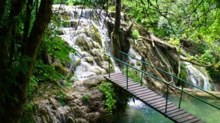 Продължава търсенето на затрупаните край Крушунските водопади