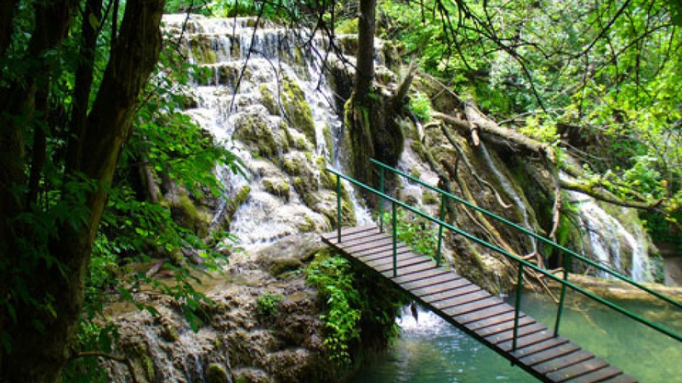 Продължава търсенето на затрупаните край Крушунските водопади | StandartNews.com