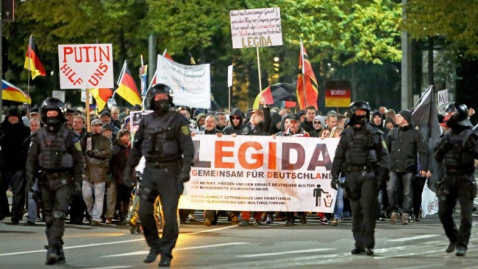 Протест в Берлин: Спасете Германия, спрете Меркел!  | StandartNews.com