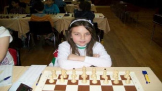 12-годишната Нюргюл е световната шампионка по шахмат
