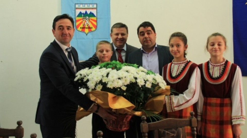 Кметът на Кирково положи клетва и получи символичния ключ на общината  | StandartNews.com