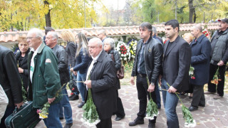 Левскари и ЦСКА-ри си взеха последно сбогом със Стоян Хранов 