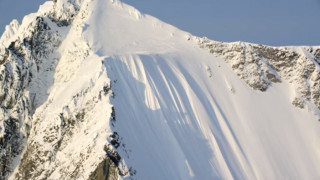 Скиор оцеля по чудо след падане от 500 м (ВИДЕО)