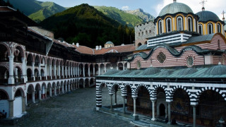 Бум на миряни в Роженския манастир заради нов път