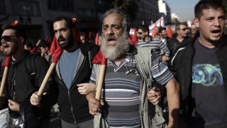 Тотална стачка блокира Гърция
