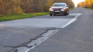 Преди зимата: появиха се дупки на Е80