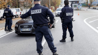 Френската полиция издирва черен Seat във връзка с атаките