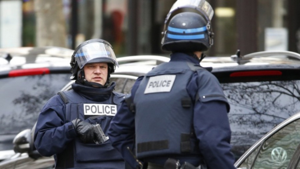 Един от атентаторите в Париж избягал от Интерпол | StandartNews.com