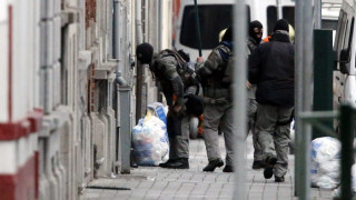 Зрелищен арест в Брюксел, убиецът още се крие (ВИДЕО)