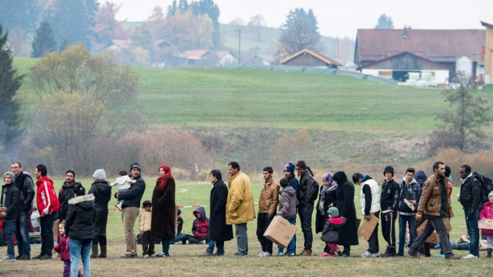 Бежанец в Германия: Париж ще потъне в страх и терор | StandartNews.com