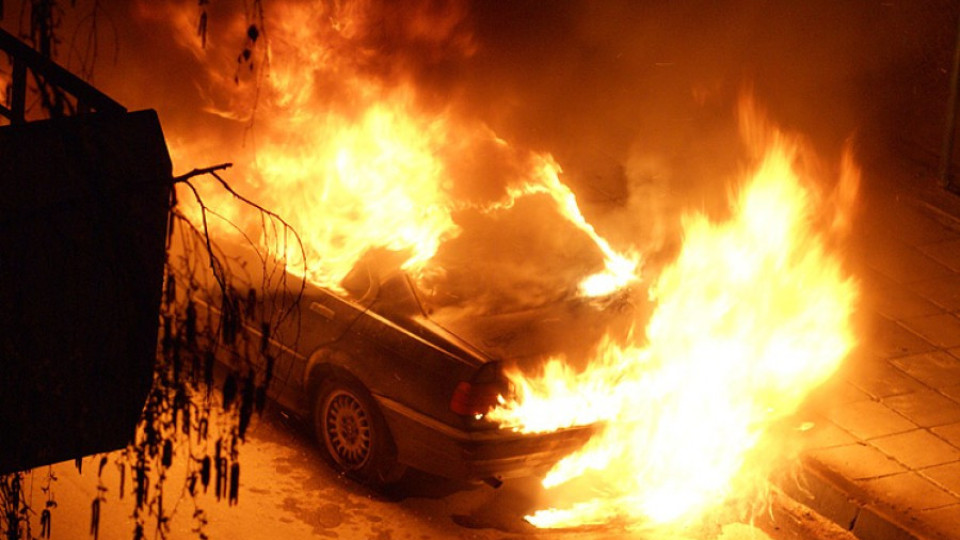 Запалиха колата на синдика на "Полимери" | StandartNews.com