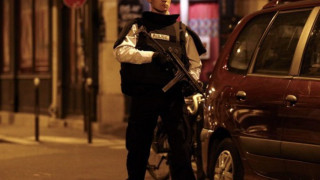 Намериха мобилния телефон на един от терористите в Париж