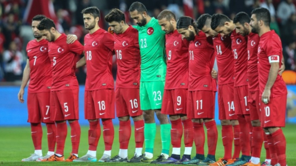 Турските феновете оскверниха минутата мълчание (ВИДЕО) | StandartNews.com