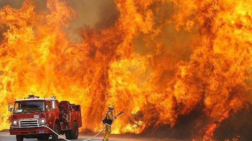 Сеновал лумна в пламъци и изпепели къща в благоевградско село | StandartNews.com