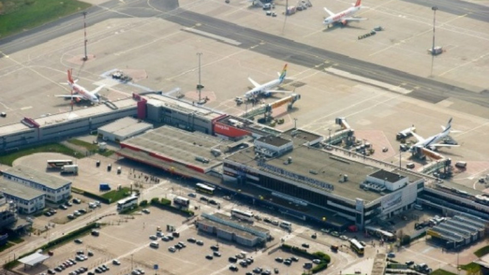 Самолет кацна принудително на бургаското летище | StandartNews.com