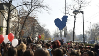 Разноцветни петли радват столичани дни преди  "Детската Евровизия"