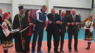 Премиерът и министри откриха нова спортна зала в Дупница