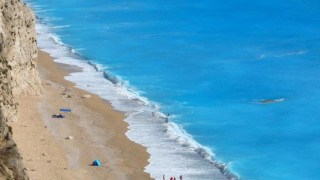 Силно земетресение заличи плажа Егремни в Гърция (ВИДЕО)