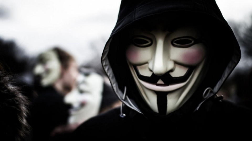 "Анонимните" продължават, хакнаха 20 000 профила на ИД (ВИДЕО) | StandartNews.com