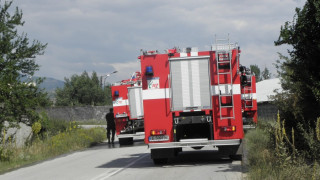 Пожар бушува край Ботевград