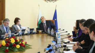 Премиерът и 7 министри на посещение в Китай