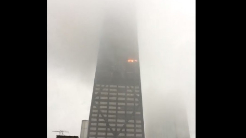 Пожар лумна в небостъргач в Чикаго | StandartNews.com