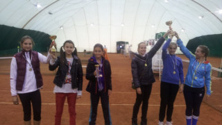 Тенисистките до 12 г разпределиха в СК „ДЕМА” последните медали за сезона