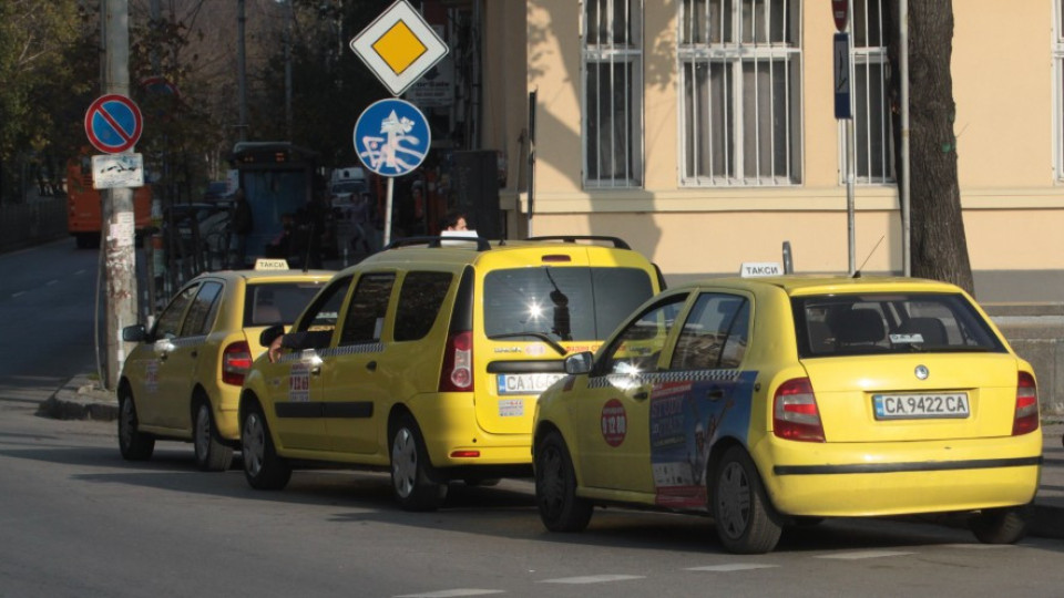 6000 таксиджии на протест срещу закон | StandartNews.com