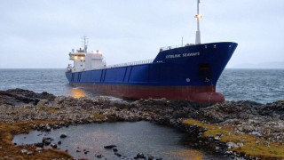 Руски моряк изпил 1/2 л. ром и забил 7000-т кораб в скала