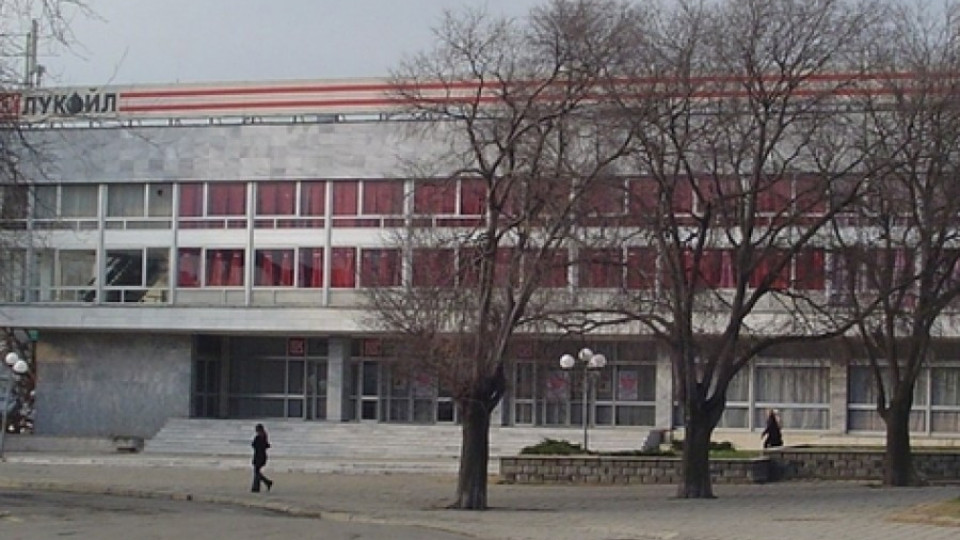 Блокираха центъра на Бургас заради фалшив сигнал за бомба в Дома на НХК | StandartNews.com
