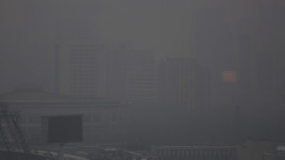 Затвориха Пекин заради гъст смог