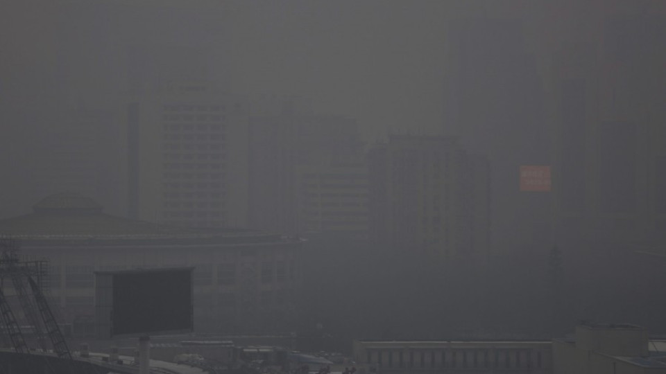Затвориха Пекин заради гъст смог | StandartNews.com