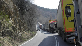 Аварирал трафопост в Гърция „трупа” опашки по границата
