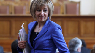 Мая Манолова в битка с парното