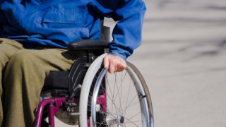 Хора с увреждания на среща с владиката в Пиринско