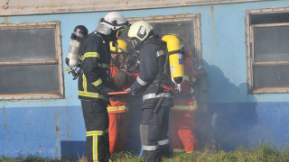Доброволци спасиха пътници от горящ влак