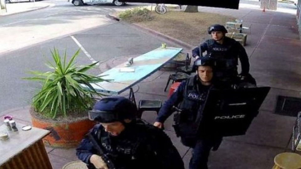 Мъж взе заложници в австралийско кафене | StandartNews.com