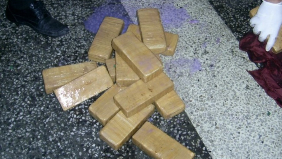 Сръбскит полицаи хванаха 16 кг хероин, минал през България | StandartNews.com