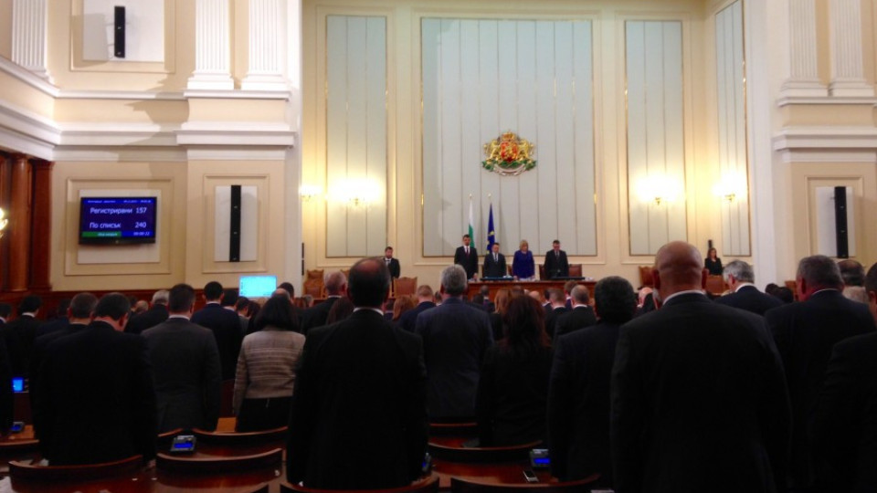 Последно сбогом на Димитър Попов, парламентът отдаде почит | StandartNews.com